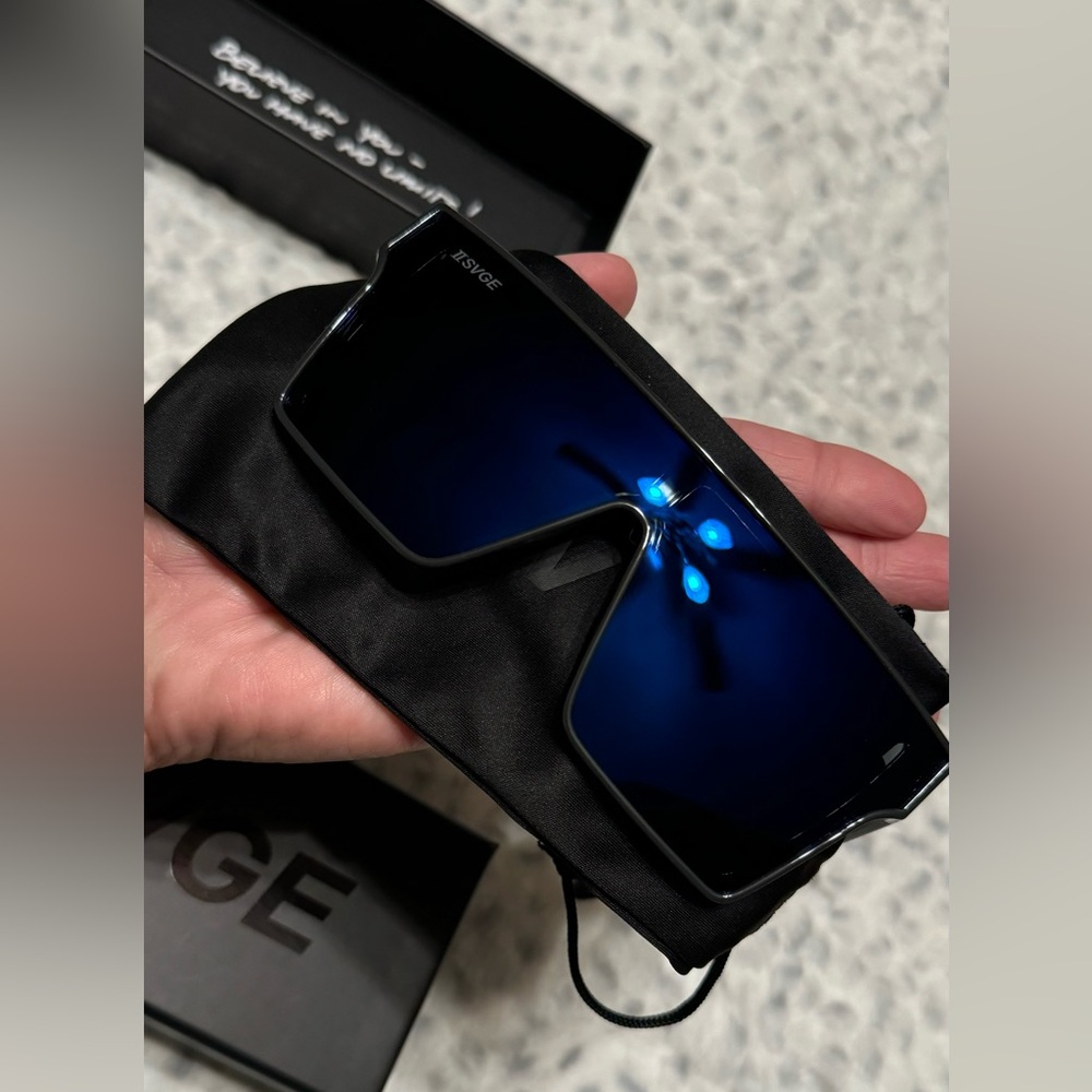 BRAND NEW ii SVGE polarized sunglasses
